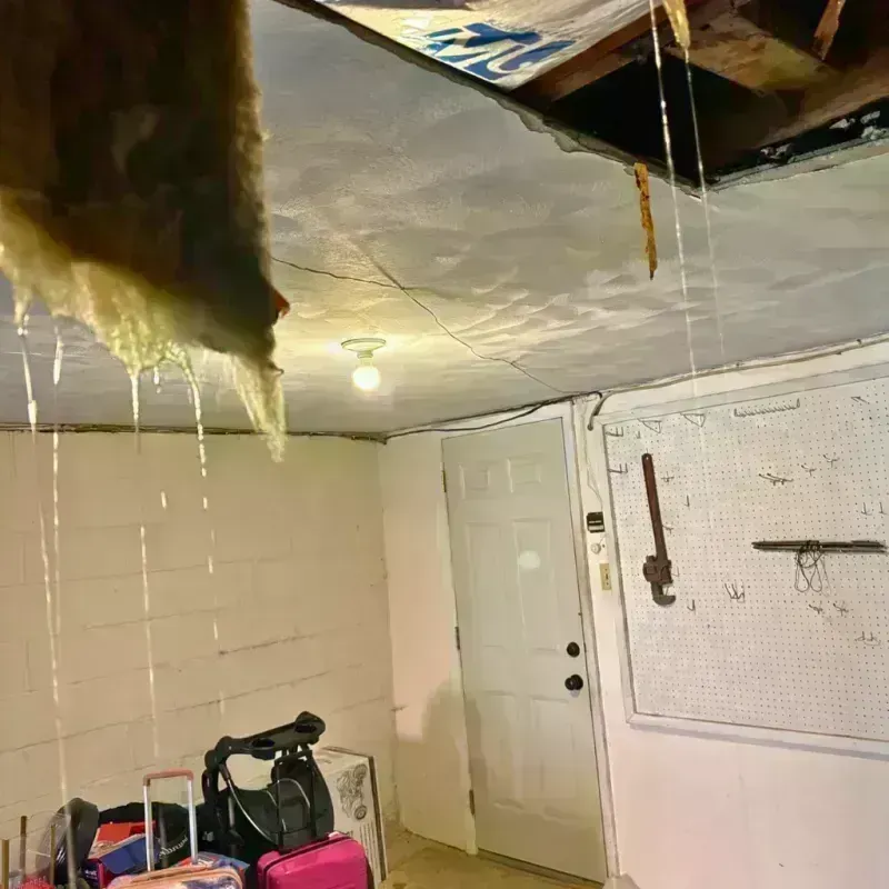 Before and after water damage restoration in Fairmont City, IL